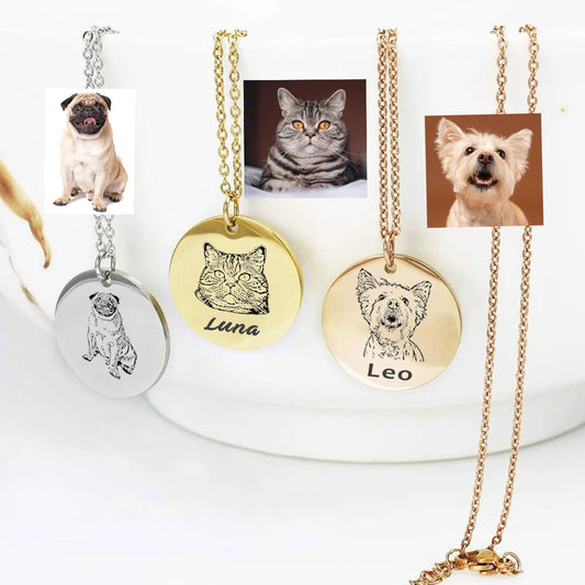 Üzerinde Kedi Köpek gibi Evcil Hayvan Resim ve İsimlerinin Olduğu Kolye Modelleri